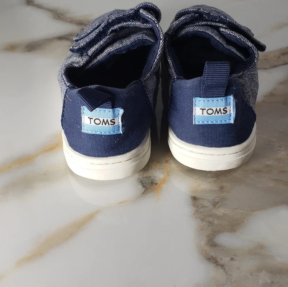 TOMS Lenny tiny sneakers navy slub chambray Toddler Size 9